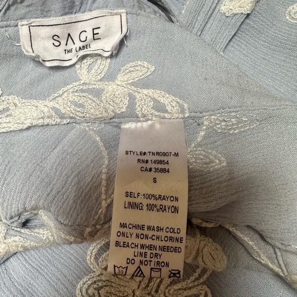 Sage the label matching set baby blue embroidered flowers. Top and bottom. - Picture 3 of 4